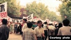 资料照:1989年南京学运得到多家官方媒体记者声援。(吴建民提供图片)