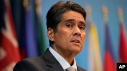 Tổng thống đảo quốc Palau Surangel S. Whipps (con) tại một hội nghị ở Bangkok, 15/5/2023.