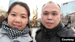 资料照片:中国人权律师余文生和妻子许艳。(照片来自维权网)