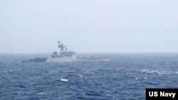 资料照片:2017年7月15日,印度海军布莱克伍德级护卫舰吉尔班号过境孟加拉湾。