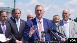 前国会议长凯文·麦卡锡出席众议院中共问题特设委员会纪念天安门事件35周年记者会并发表讲话。(美国之音记者李逸华拍摄,2024年6月4日)