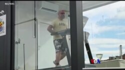 ဖန်ပုံးထဲကမထွက် ၁၅ ရက် နေပြသူ "ထူးခြားဆန်းပြားသတင်းများ"  ဖန်ပုံးထဲကမထွက် ၁၅ ရက် နေပြသူ "ထူးခြားဆန်းပြားသတင်းများ"