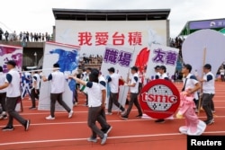 资料照:台积电公司雇员在新竹参加公司的年度运动会。(2023年10月14日)