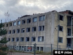 被火烧毁的主楼 (美国之音 李北平)