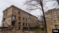 恰索夫亚尔的多数街区都遭到了轰击。(2023年4月12日,美国之音博夏特拍摄)