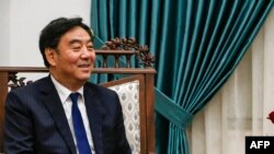 2019年12月7日,中国中东问题特使翟隽在约旦河西岸城市拉马拉的办公室会见了巴勒斯坦总统马哈茂德·阿巴斯(资料照片)