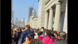 中国武汉大连再爆发大规模示威 退休人员抗议削减医保福利 中国武汉大连再爆发大规模示威 退休人员抗议削减医保福利