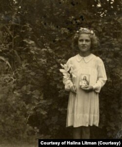 Польська єврейка Галина Літман під час першого причастя. Щоб порятуватись від Голокосту, вона мала вдавати з себе католичку