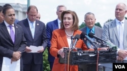 美国国会众议院中共问题特设委员会在国会山召开记者会,纪念天安门事件35周年。众议院荣誉议长南希·佩洛西到场致辞。(美国之音记者李逸华拍摄,2024年6月4日)