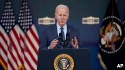 2023年2月16日,拜登总统在华盛顿发表讲话,讨论被美军击落的中国监视气球和其他不明物体。(美联社照片)