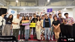 台湾彩虹公民行动协会2023年10月6日召开记者会,公开第21届台湾同志游行的主题为“与多元同行”。(美国之音特约记者李昕儒拍摄)