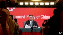 资料照:中国外交部副部长马朝旭在中全国代表大会的记者会上讲话。(2022年10月20日)