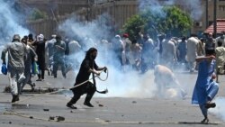 ပါကစ္စတန်ဝန်ကြီးချုပ်ဟောင်း ဖမ်းဆီးခံရမှုအတွက် နိုင်ငံအနှံ့ဆန္ဒပြ
 ပါကစ္စတန်ဝန်ကြီးချုပ်ဟောင်း ဖမ်းဆီးခံရမှုအတွက် နိုင်ငံအနှံ့ဆန္ဒပြ