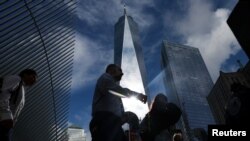 2023年9月11日是震惊世界的美国纽约世贸大楼和五角大楼遭受恐怖主义袭击22周年纪念日。美国各界人士在这一天纷纷来到世贸大厦遗址,悼念在恐怖袭击中牺牲的遇难者。