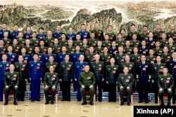 中国领导人习近平在全国人大会议期出席解放军和武警部队代表团全体会议。(2023年3月8日)