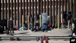 Di dân đang chờ đợi ở biên giới với Mỹ ở thành phố Ciudad Juarez, Mexico