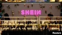 中国廉价服装品牌希音(shein)在新加坡一家商场里开设的商店。(2024年4月4日)