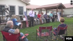 格林镇居民召开讨论会,表达对中国国轩在当地设厂的看法。(美国之音记者郁岗拍摄)