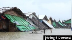 ရခိုင်မှာ မိုးကြီးလို့ ကျောက်တော်မြို့နယ် ညောင်ချာင်း စစ်ဘေးဒုက္ခသည်စခန်း ရေဝင်နေစဉ် (သြဂုတ် ၇၊ ၂၀၂၃)