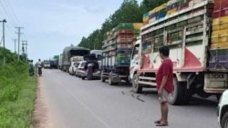 မြေပြိုမှုကြောင့် ပျက်စီးသွားတဲ့ မြဝတီ-ကော့ကရိတ်လမ်းမှာ ကုန်စည်စီးဆင်းမှု အခက်ကြုံ
 မြေပြိုမှုကြောင့် ပျက်စီးသွားတဲ့ မြဝတီ-ကော့ကရိတ်လမ်းမှာ ကုန်စည်စီးဆင်းမှု အခက်ကြုံ