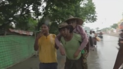 ရခိုင်ဒေသခံတွေ ဆိုင်ကလုံးဘေးလွတ်ရာ ရွှေ့ပြောင်းနေ ရခိုင်ဒေသခံတွေ ဆိုင်ကလုံးဘေးလွတ်ရာ ရွှေ့ပြောင်းနေ