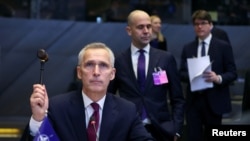 Експерти наголошують, що потенційний пакет допомоги НАТО на 100 млрд євро, розділений на 5 років – “замало” і “запізно”. Фото: генеральний секретар НАТО Єнс Столтенберг, Reuters