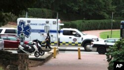 北卡罗来纳大学教堂山分校发生枪击案后警方封锁了校区。(2023年8月28日)