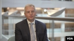 Європейські країни зможуть отримати чисту вигоду для своїх бюджетів, бо робоча сила поповнилась людьми, які платять податки, каже директор Європейського департаменту МВФ Альфред Кеммер.