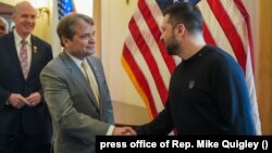 Конгресмен-демократ Майк Квіґлі, співголова Групи підтримки України у Конгресі під час закритої зустрічі з президентом України, Володимиром Зеленським. Фото: пресслужба Майка Квіглі.