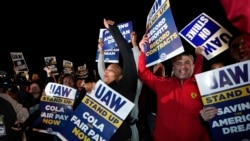 အမေရိကန်ကားစက်ရုံအလုပ်သမား သောင်းကျော်ဆန္ဒပြနေ
 အမေရိကန်ကားစက်ရုံအလုပ်သမား သောင်းကျော်ဆန္ဒပြနေ