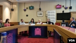 一篇关于中国人民解放军海军的报告2024年5月20日在英国议会发布。外交事务特别委员会现任主席艾丽西亚·卡恩斯(Alicia Kearns)议员表达了对中国海军扩张及其对国际海上安全影响的重大担忧。(美国之音李伯安拍摄)