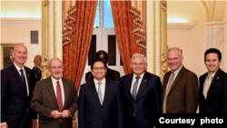 越南总理范明正(左三)2023年9月20日访问美国国会。(照片来源:国会参议院外交委员会首席共和党议员吉姆·里施Jim Risch,左二)