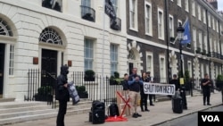 香港监察(HK Watch)的执行总监罗杰斯(Benedict Rogers)在纪念五年前百万港人走上街头抗争日的现场发表讲话,称赞港人抗争者的决心和奉献精神。(美国之音李伯安)