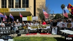 香港人和中国民主人士在中国驻洛杉矶总领事馆门前集会,抗议香港通过23条立法。(张木林拍摄,2024年3月23日)