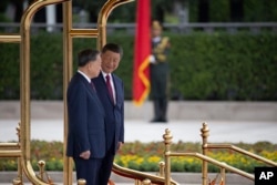 中国领导人习近平在北京人大会堂欢迎越共总书记苏林到访。(2024年8月19日)