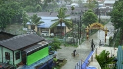 ကန့်သတ်မှုတွေကြောင့် ရခိုင်မုန်တိုင်းပြန်လည်ထူထောင်ရေး နှောင့်နှေး
 ကန့်သတ်မှုတွေကြောင့် ရခိုင်မုန်တိုင်းပြန်လည်ထူထောင်ရေး နှောင့်နှေး