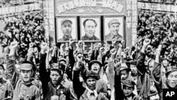 资料照片: 1949年5月2日北平欢迎中国共产党军队进城