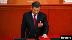 2023年3月10日,在中国第十四届全国人大一次会议第三次全体会议上新当选的国家主席、中央军委主席习近平进行宪法宣誓。