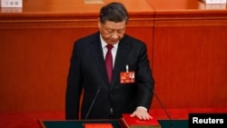 2023年3月10日,在中国第十四届全国人大一次会议第三次全体会议上新当选的国家主席、中央军委主席习近平进行宪法宣誓。