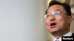 中国驻美国大使谢锋2023年5月23日抵达纽约时和媒体讲话。(资料照片)