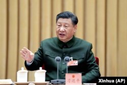 中国领导人习近平在全国人大会议期间在解放军和武警部队代表团全体会议上讲话。(2023年3月8日)