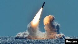 Tàu ngầm mang tên lửa hạt nhân Mỹ USS Nebraska phóng thử tên lửa ở ngoài khơi California, 26/3/2018.