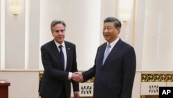 中国领导人习近平在北京人大会堂会晤到访的美国国务卿布林肯。(2023年6月19日)