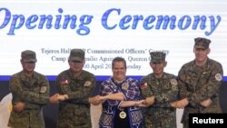 美国和菲律宾在马尼拉举行“肩并肩”联合军事演习的开幕式。(2023年4月1日)