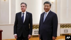 中国领导人习近平在北京人大会堂会晤到访的美国国务卿布林肯。(2023年6月19日)