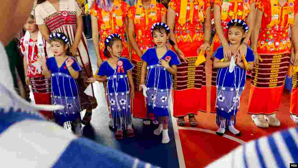 သြဂုတ်လ ၂၇ -- ကရင့်ရိုးရာလက်ချည်ပွဲ အခမ်းအနား၊ ဘန်ကောက် -- ဓါတ်ပုံ (မညိုညိုလွင် - VOA)