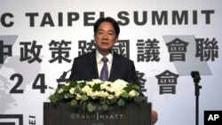 2024年7月30日,台湾总统赖清德在台北举行的最大的外国立法会议员访问台湾代表团的聚会上发表讲话。(美联社照片)