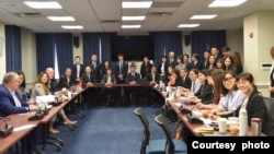 美台代表去年8月在华盛顿举行第二阶段第一次《21世纪贸易倡议谈判》。(台湾行政院提供)