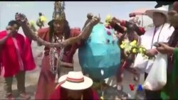 ကမ္ဘာမြေအတွက် ဆုတောင်းပေးတဲ့ ပီရူးနတ်ဆရာ "ထူးခြားဆန်းပြားသတင်းများ"  ကမ္ဘာမြေအတွက် ဆုတောင်းပေးတဲ့ ပီရူးနတ်ဆရာ "ထူးခြားဆန်းပြားသတင်းများ"