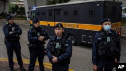 香港壹传媒创办人黎智英乘坐的监狱武装车离开西九龙法院。(2023年12月18日)